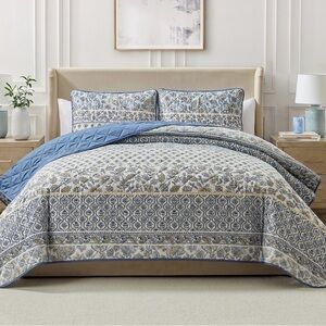 Reversible Quilt Set - blue & White Floral